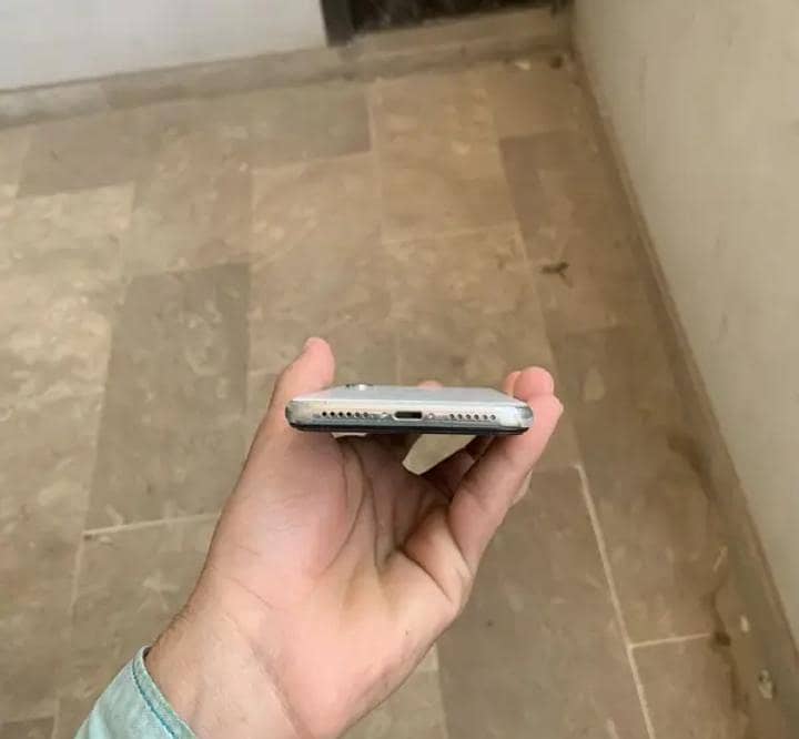 Apple iPhone X 5