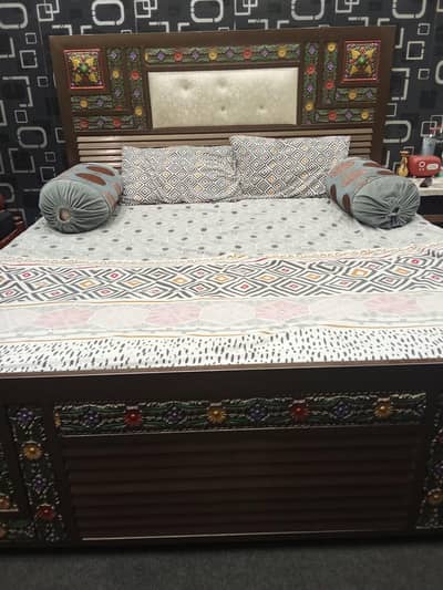 bed without mattress