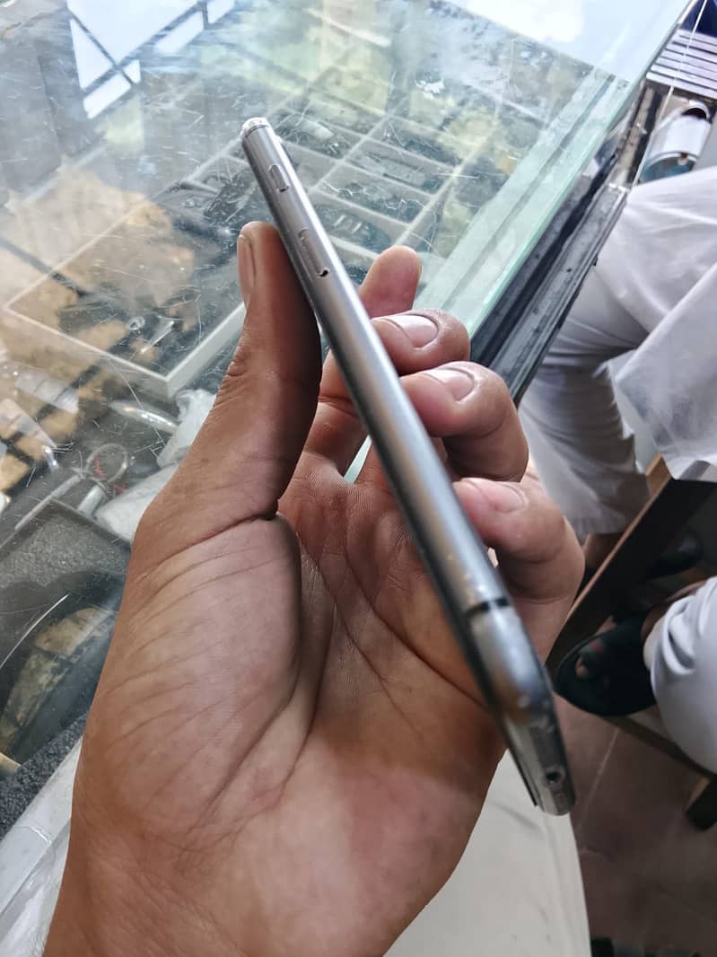 Apple iPhone 8 Plus 1