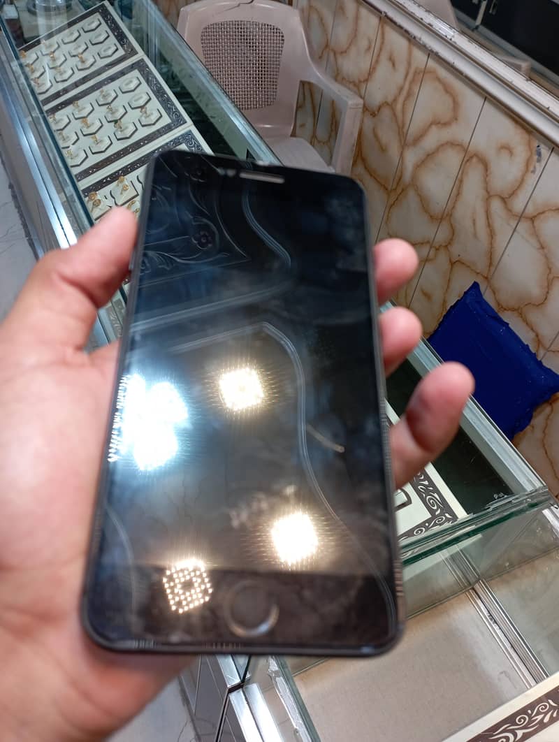 Apple iPhone 7 Plus 2
