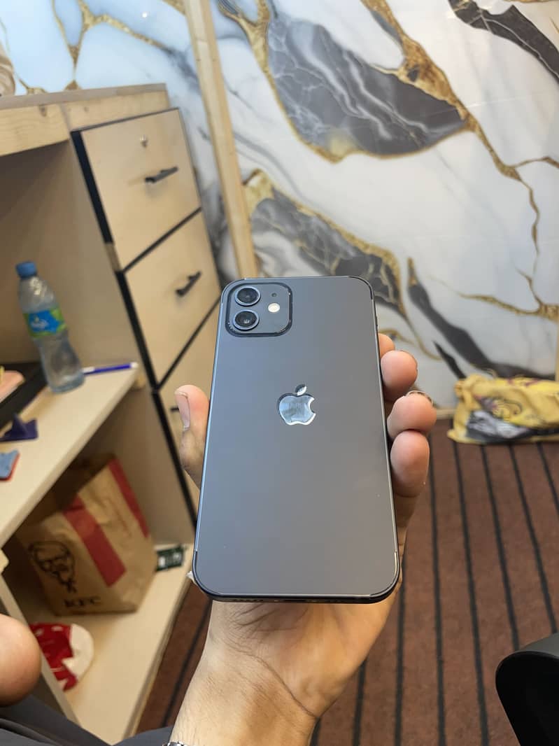 Apple iPhone 12 1