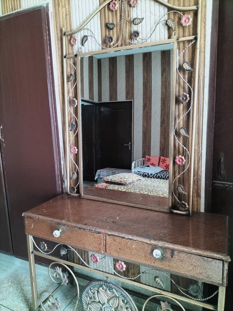 dressing table 0