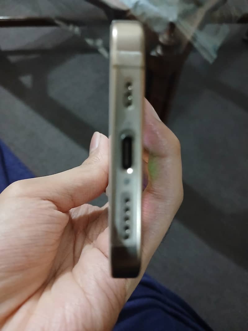 Apple iPhone 16 Pro 4