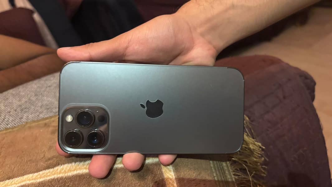 Apple iPhone 13 Pro Max 1