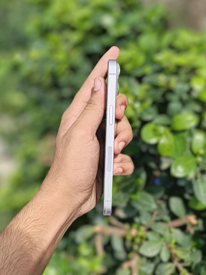 Apple iPhone 14 3