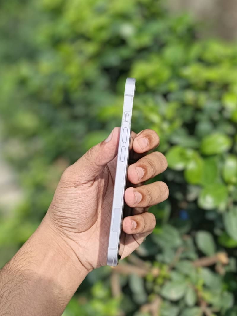 Apple iPhone 14 4