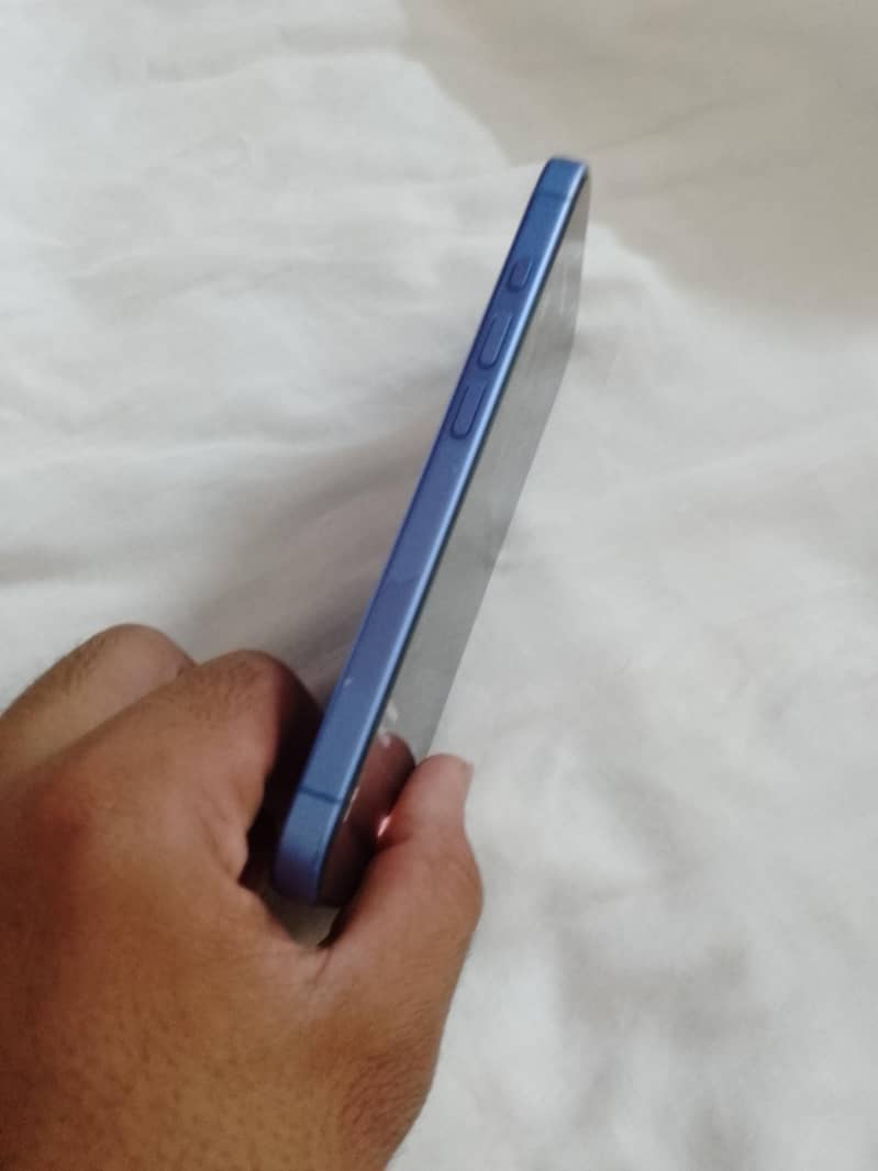 Apple iPhone 16 1