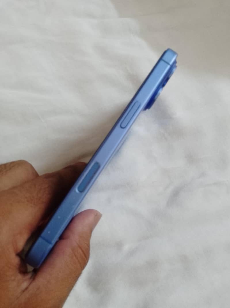 Apple iPhone 16 2