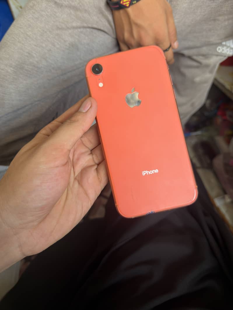 Apple iPhone XR 4