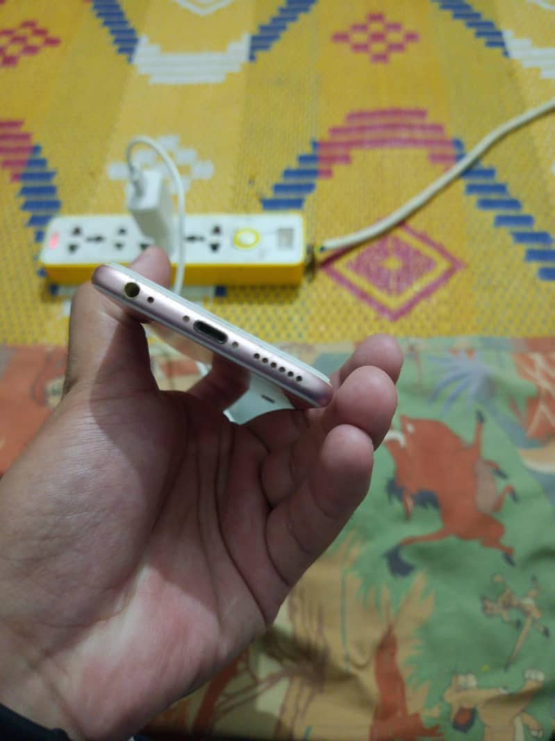 Apple iPhone 6S 1