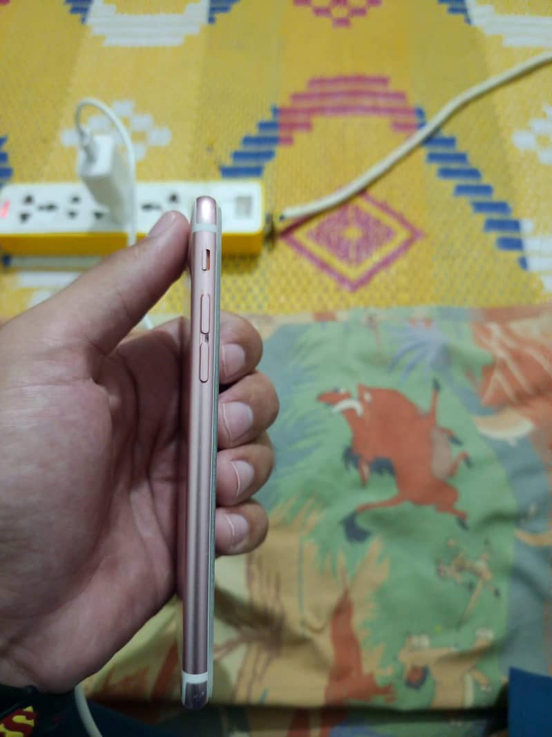 Apple iPhone 6S 4