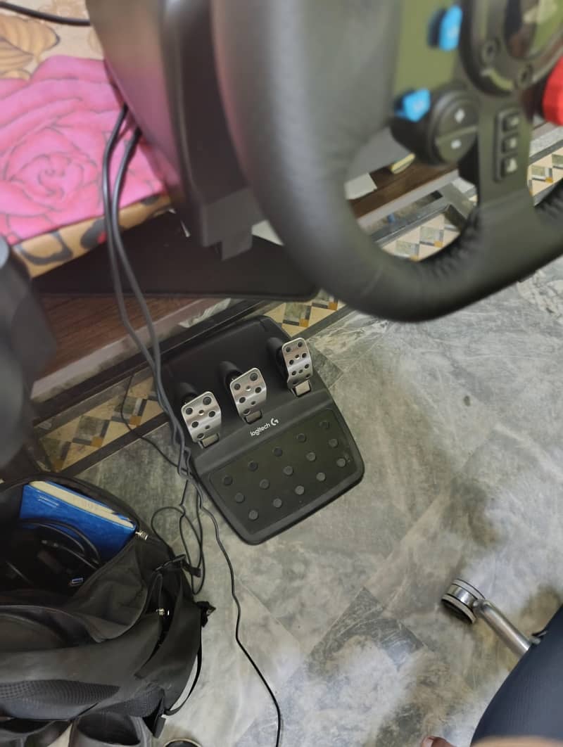 Logitech g29 Driving Simulator 1