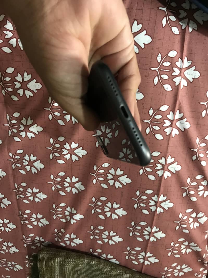 Apple iPhone 11 3