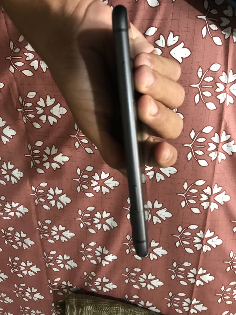 Apple iPhone 11 4