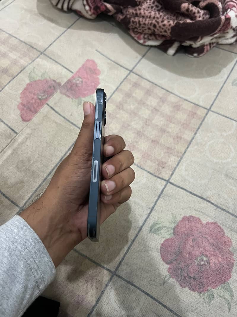 Apple iPhone 13 3