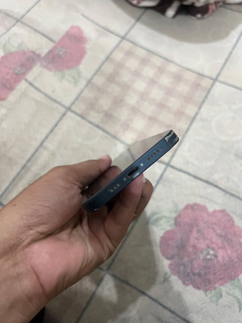 Apple iPhone 13 4