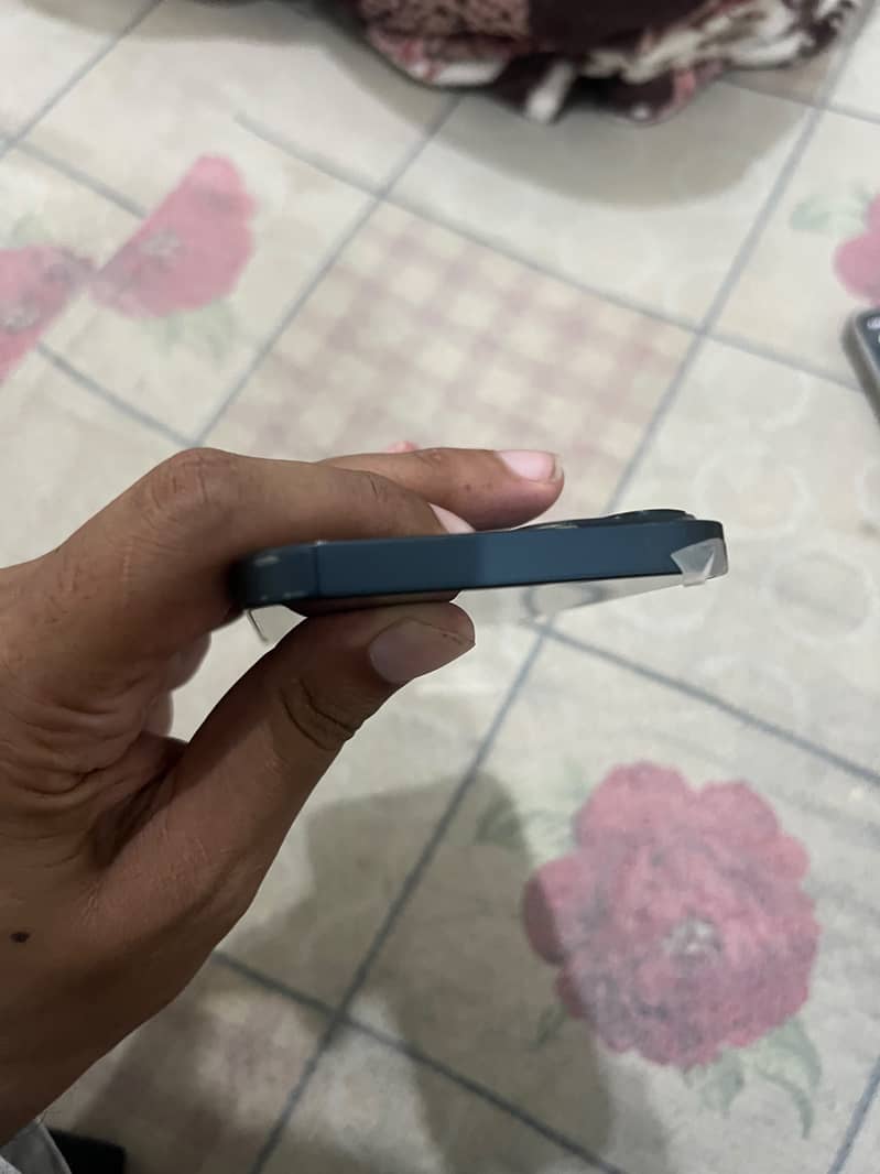 Apple iPhone 13 5