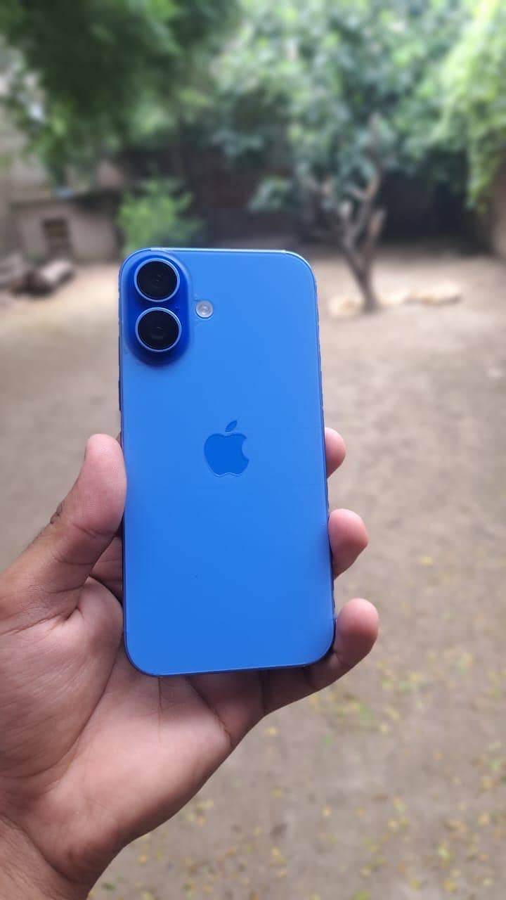 Apple iPhone 16 0