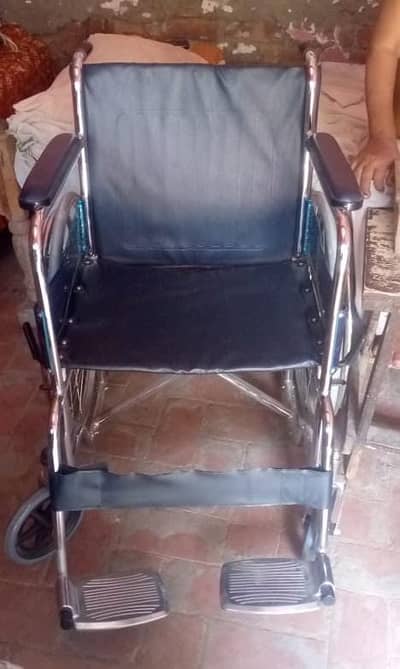 Patients Wheel Chair In 10/10 Condition Available At Best Rate