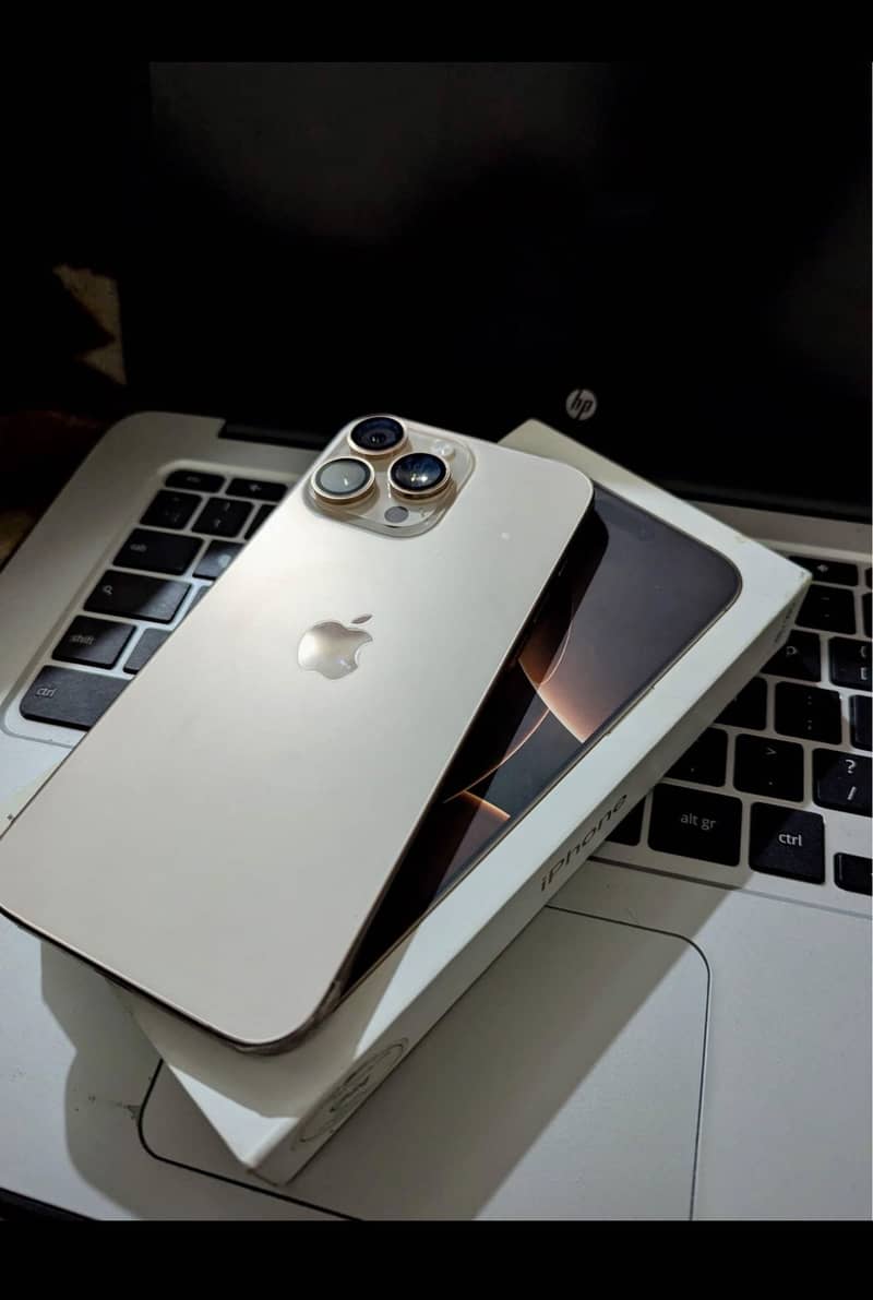 Apple iPhone 16 Pro Max 0