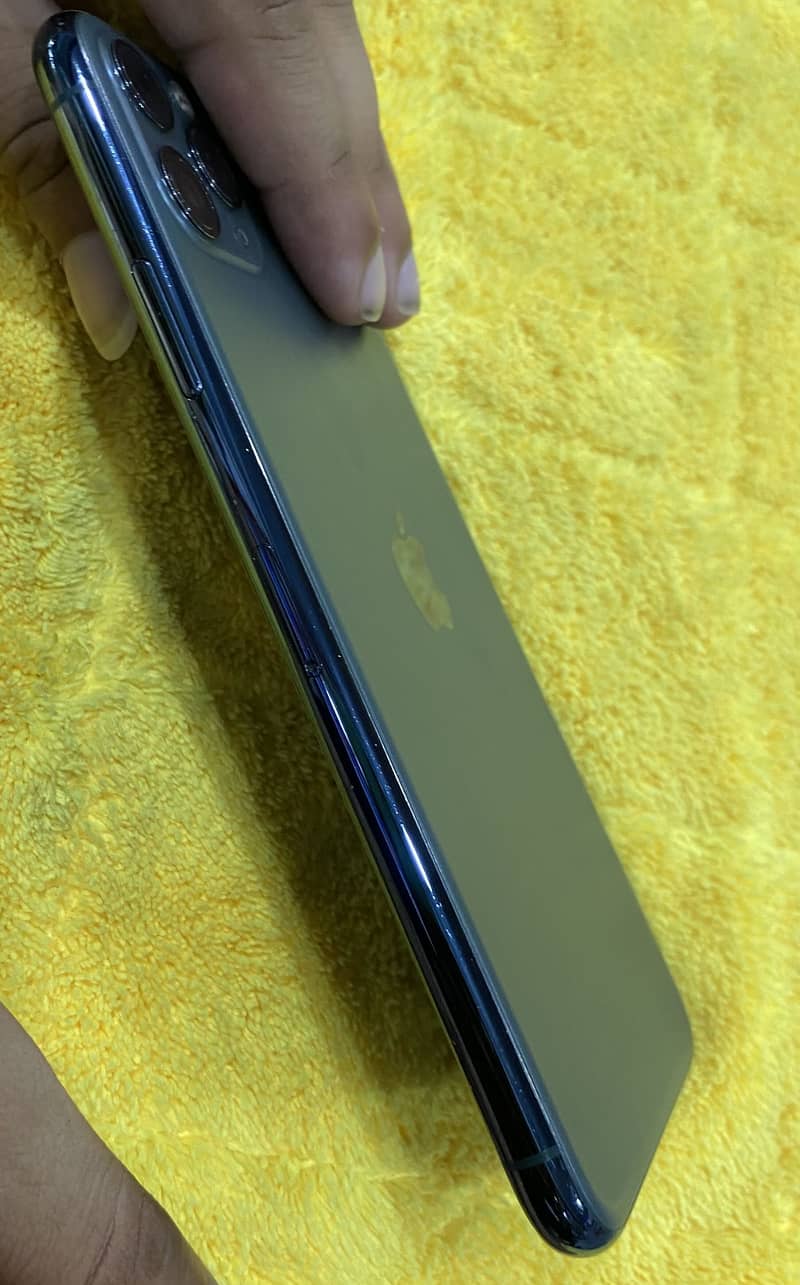 Apple iPhone 11 Pro Max 4