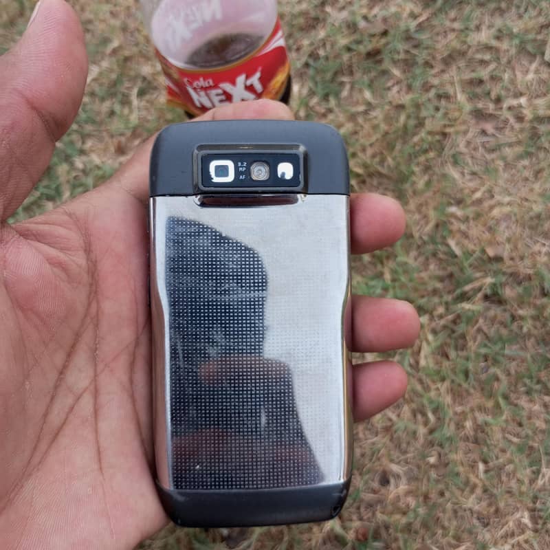 Nokia E71 0