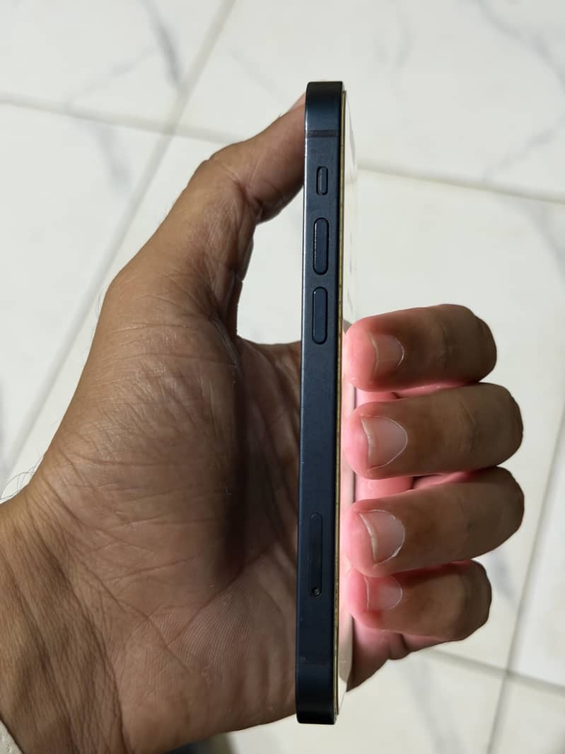 Apple iPhone 13 mini 4
