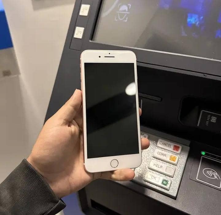 Apple iPhone 7 Plus 0