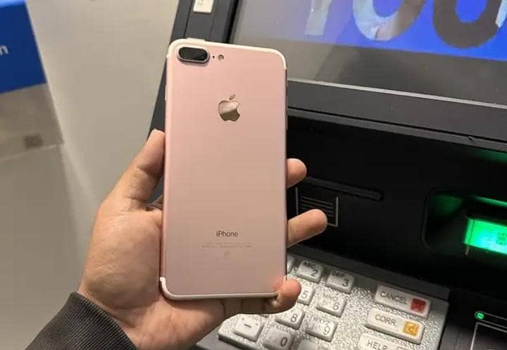 Apple iPhone 7 Plus 3