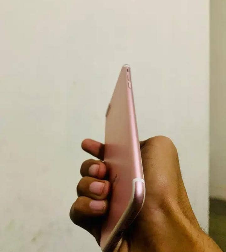 Apple iPhone 7 Plus 5