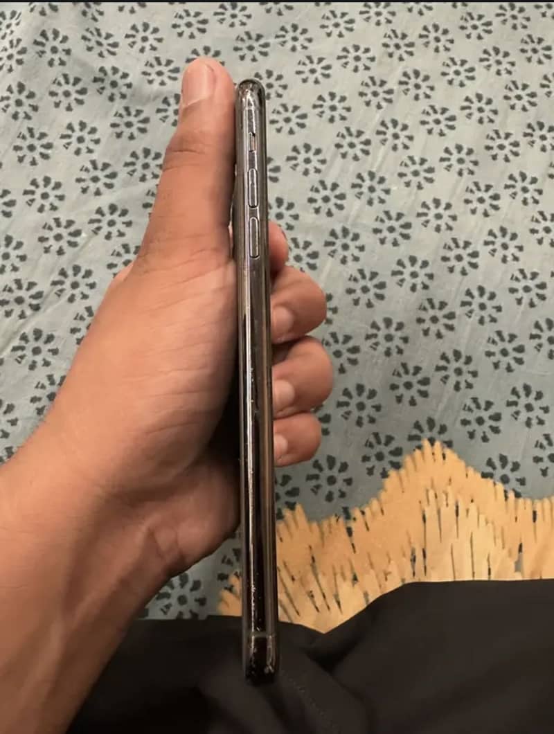 iPhone 11 Pro Max 1