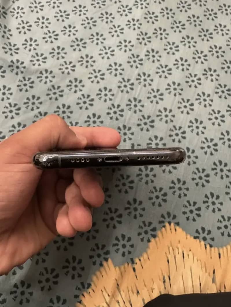 iPhone 11 Pro Max 2
