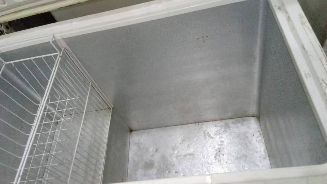 waves Single door deep freezer 1