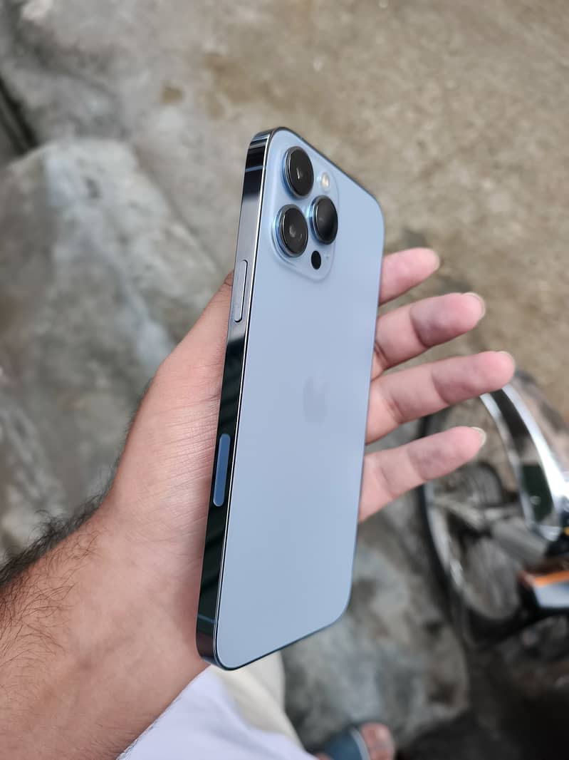 Apple iPhone 13 Pro Max 1