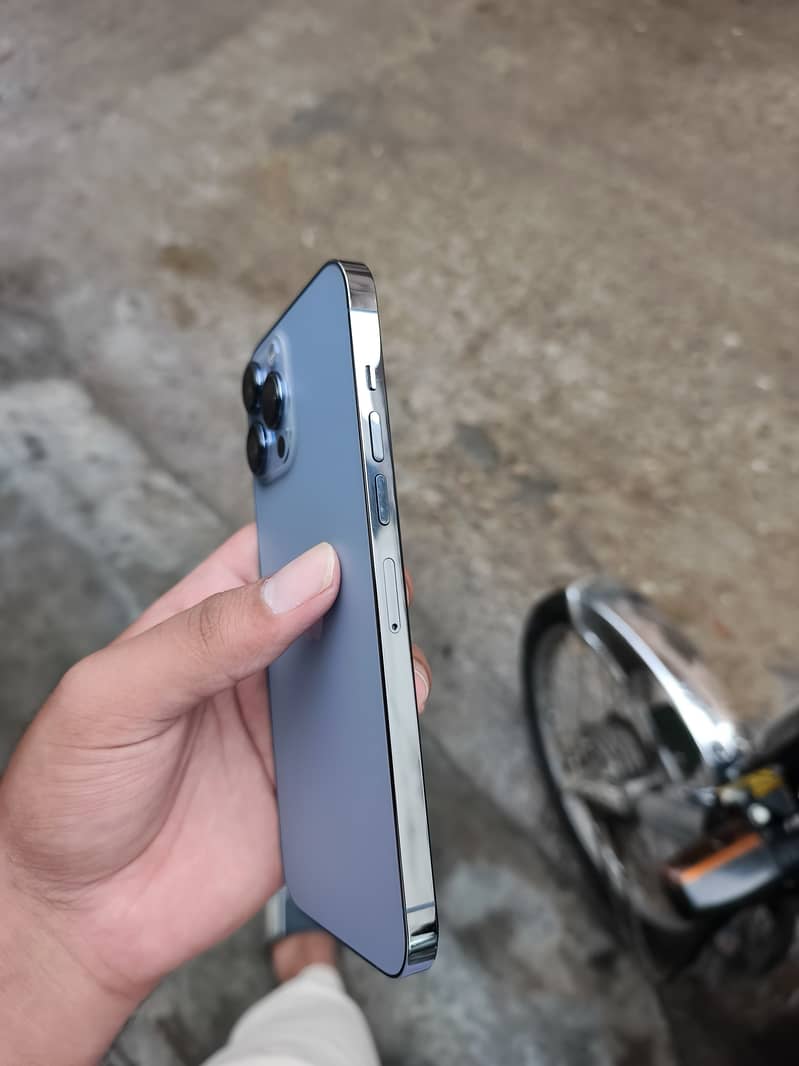 Apple iPhone 13 Pro Max 2