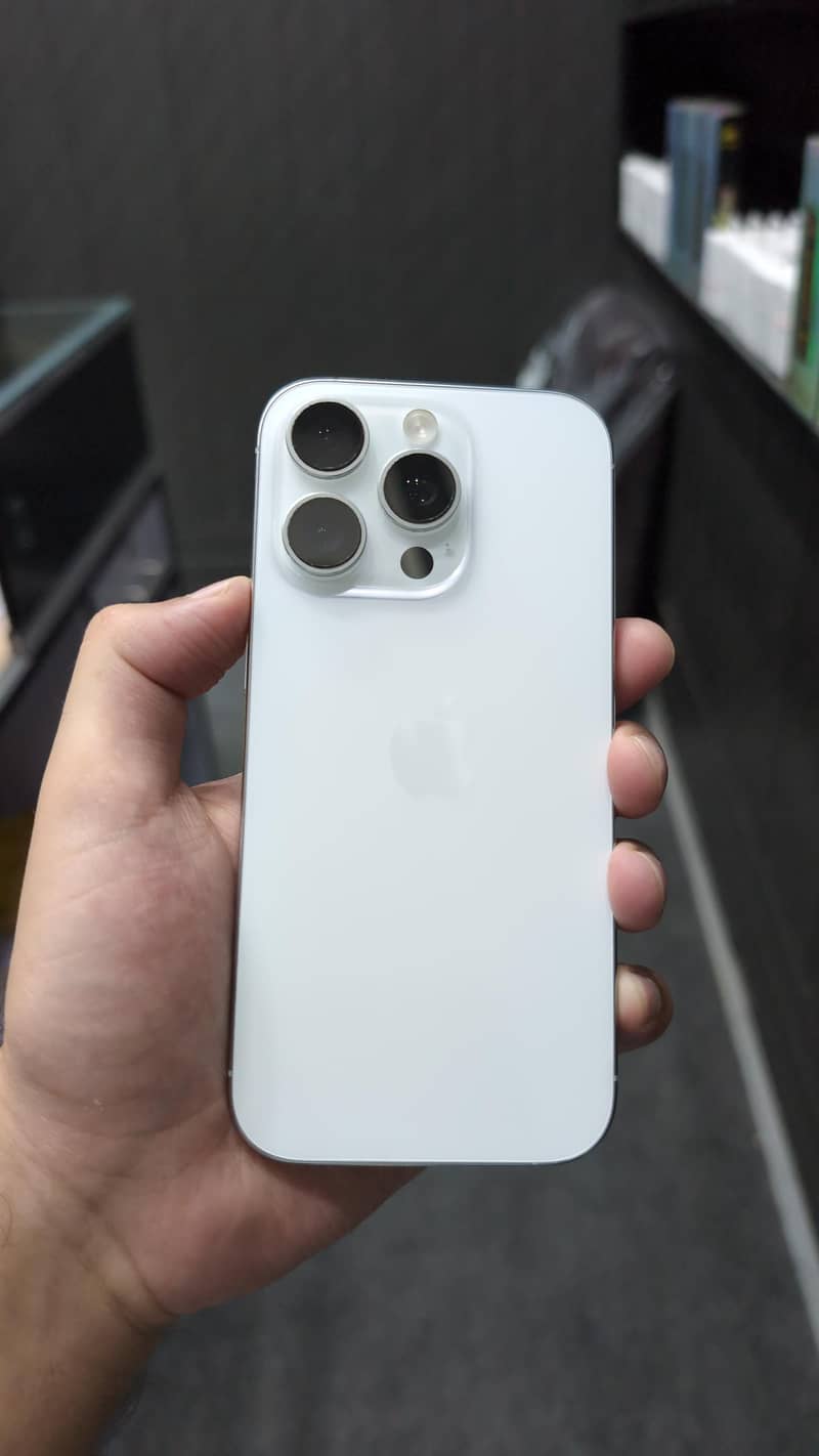Apple iPhone 16 Pro 0