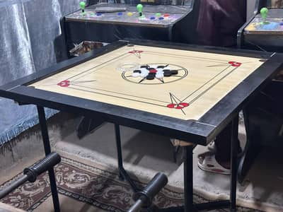 Carrom board