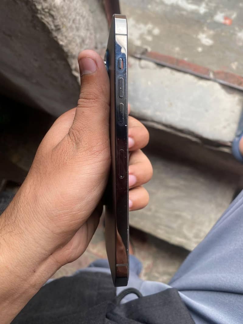 Apple iPhone 12 Pro Max 4