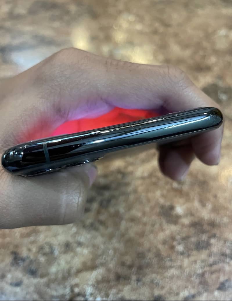 Apple iPhone 11 Pro Max 2