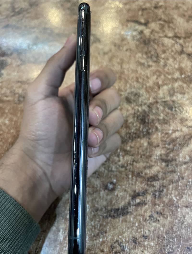Apple iPhone 11 Pro Max 3