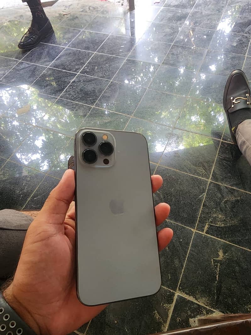 Apple iPhone 13 Pro Max 4