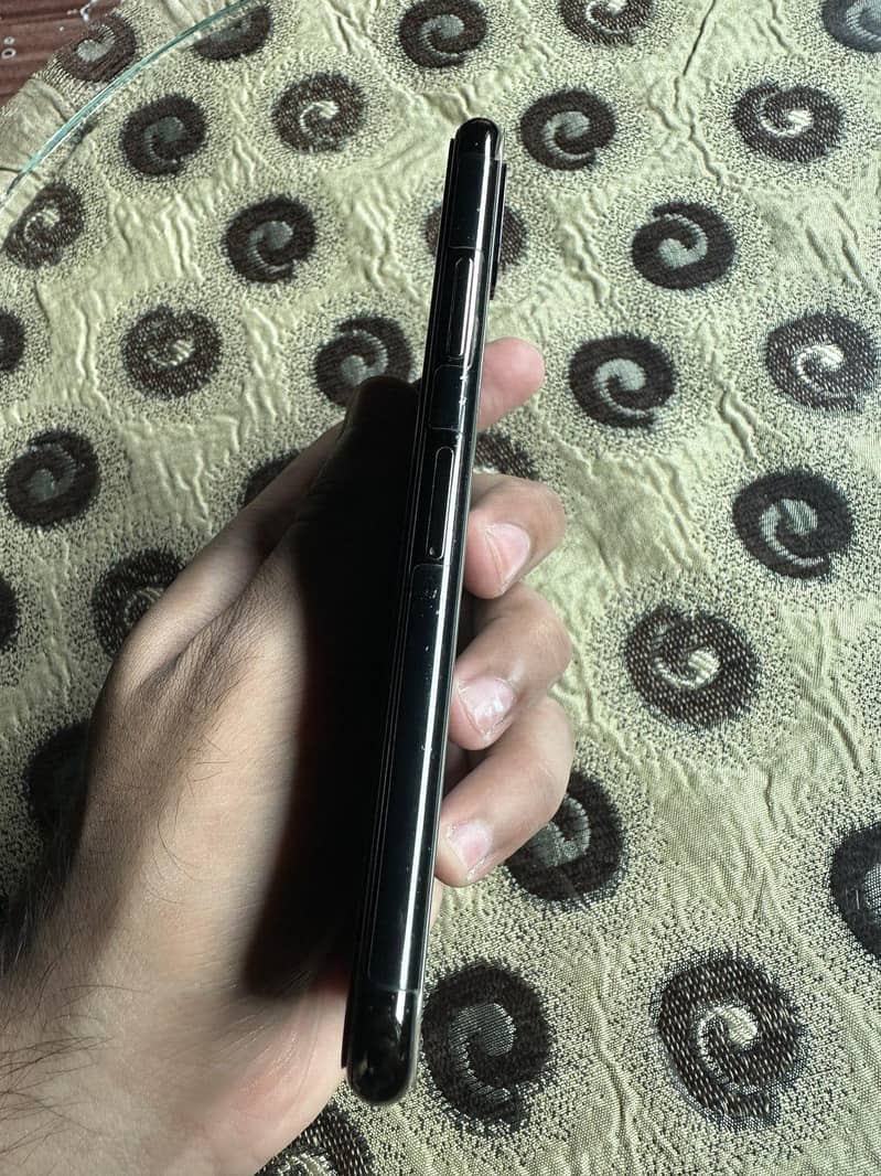 Apple iPhone X 3