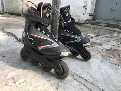 Skating shoes with guards