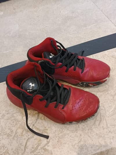 Original Under Armour Spawn 4 Basketball Shoes – Size 6.5Y USA