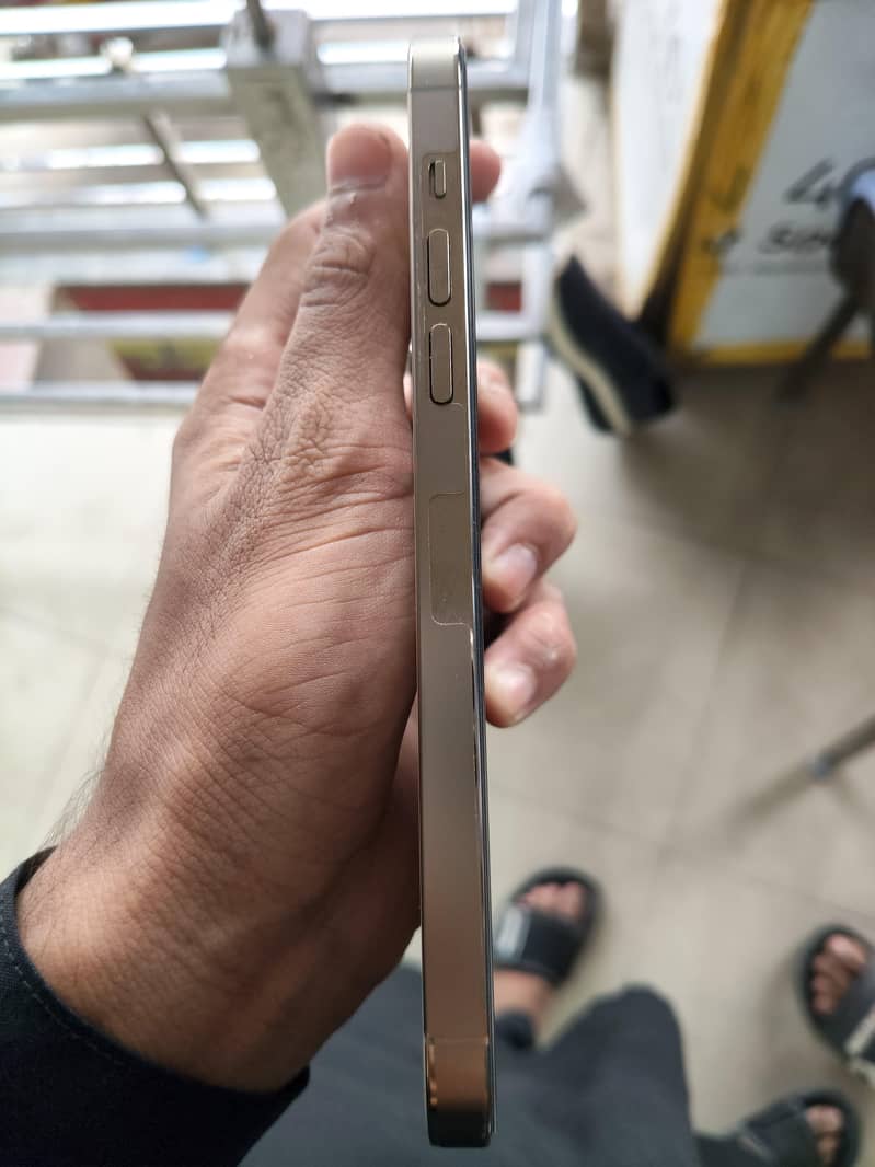 Apple iPhone 14 Pro Max 0