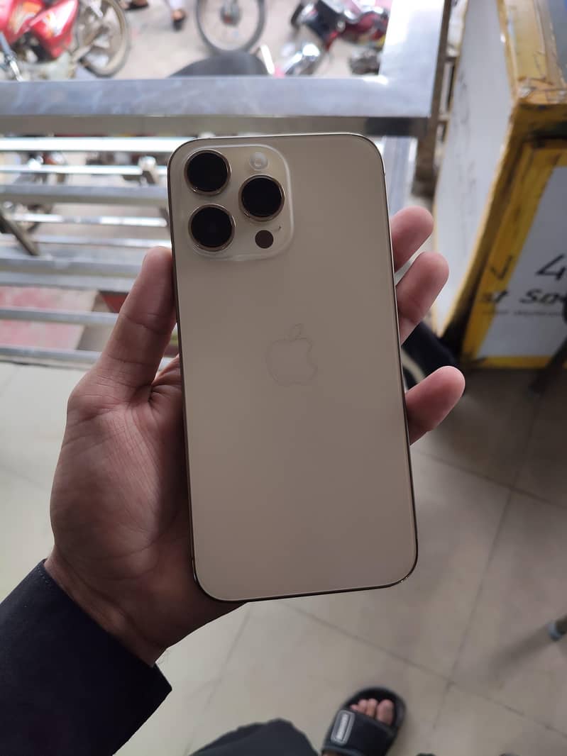 Apple iPhone 14 Pro Max 1