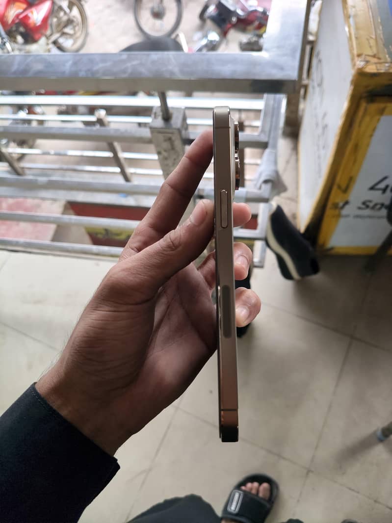Apple iPhone 14 Pro Max 4