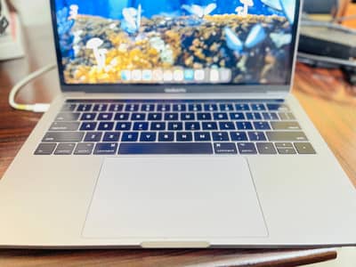 Apple  MacBook Pro 13-inch 2017 – 3.1GHz Intel Core i5
