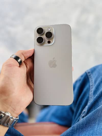 Apple iPhone 16 Pro Max