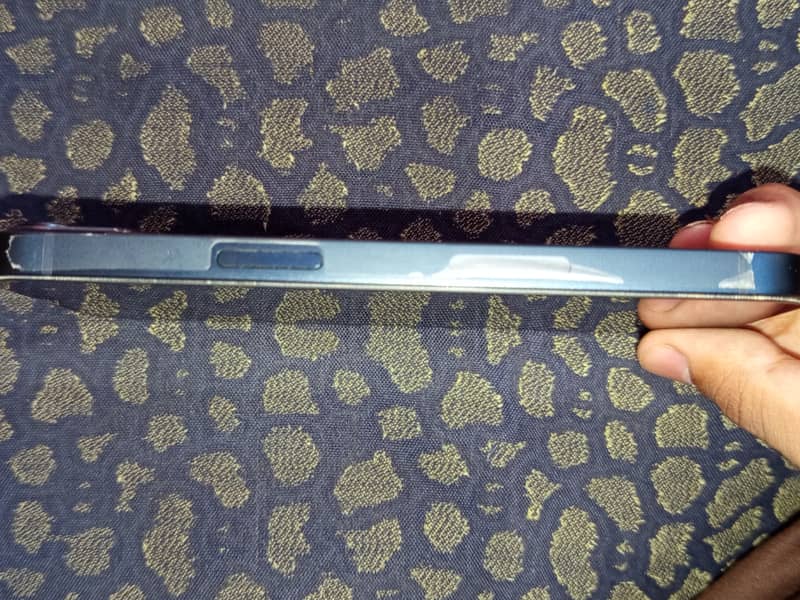 Apple iPhone 13 2